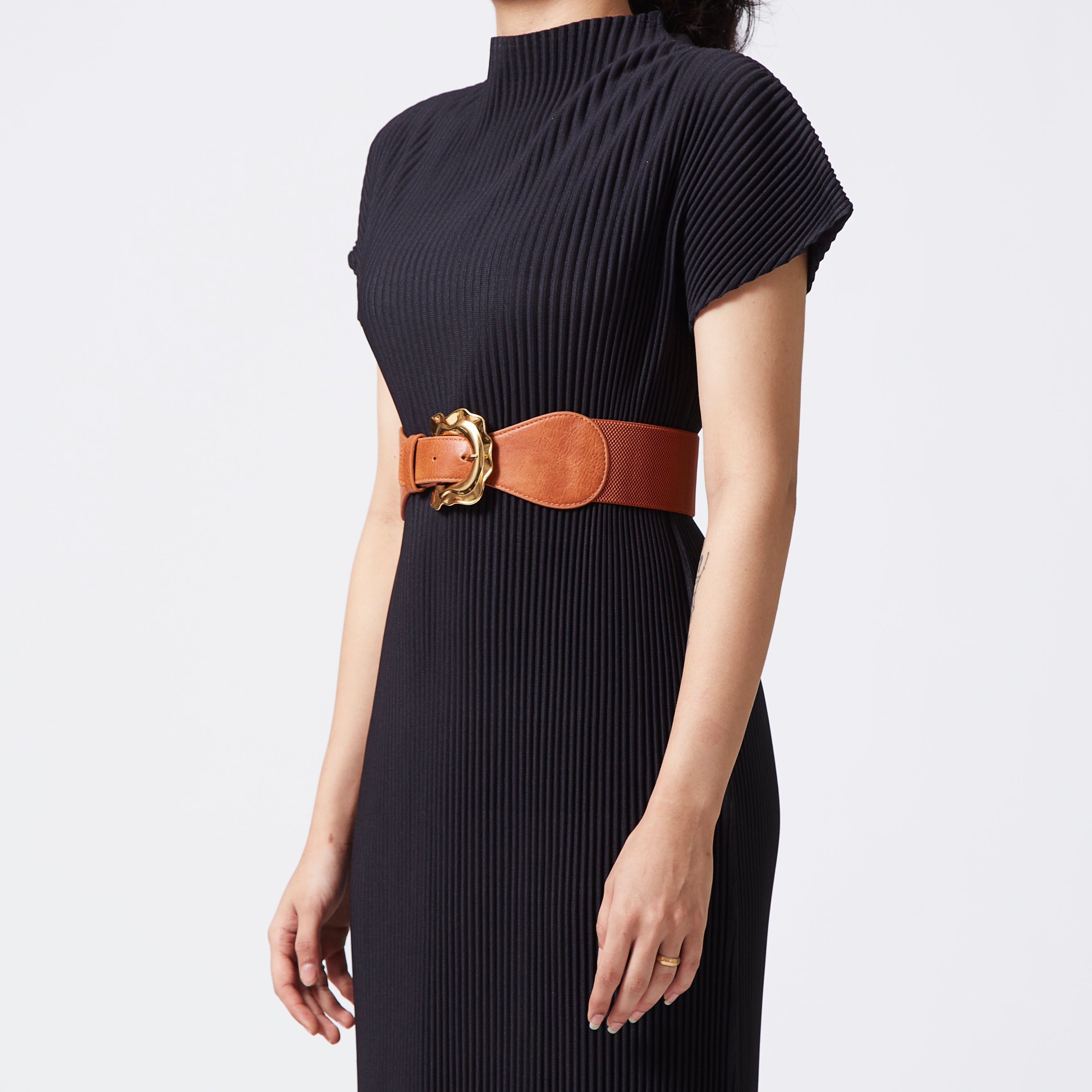 Tan elastic-back distended buckle belt
 Tan elastic-back distended buckle belt