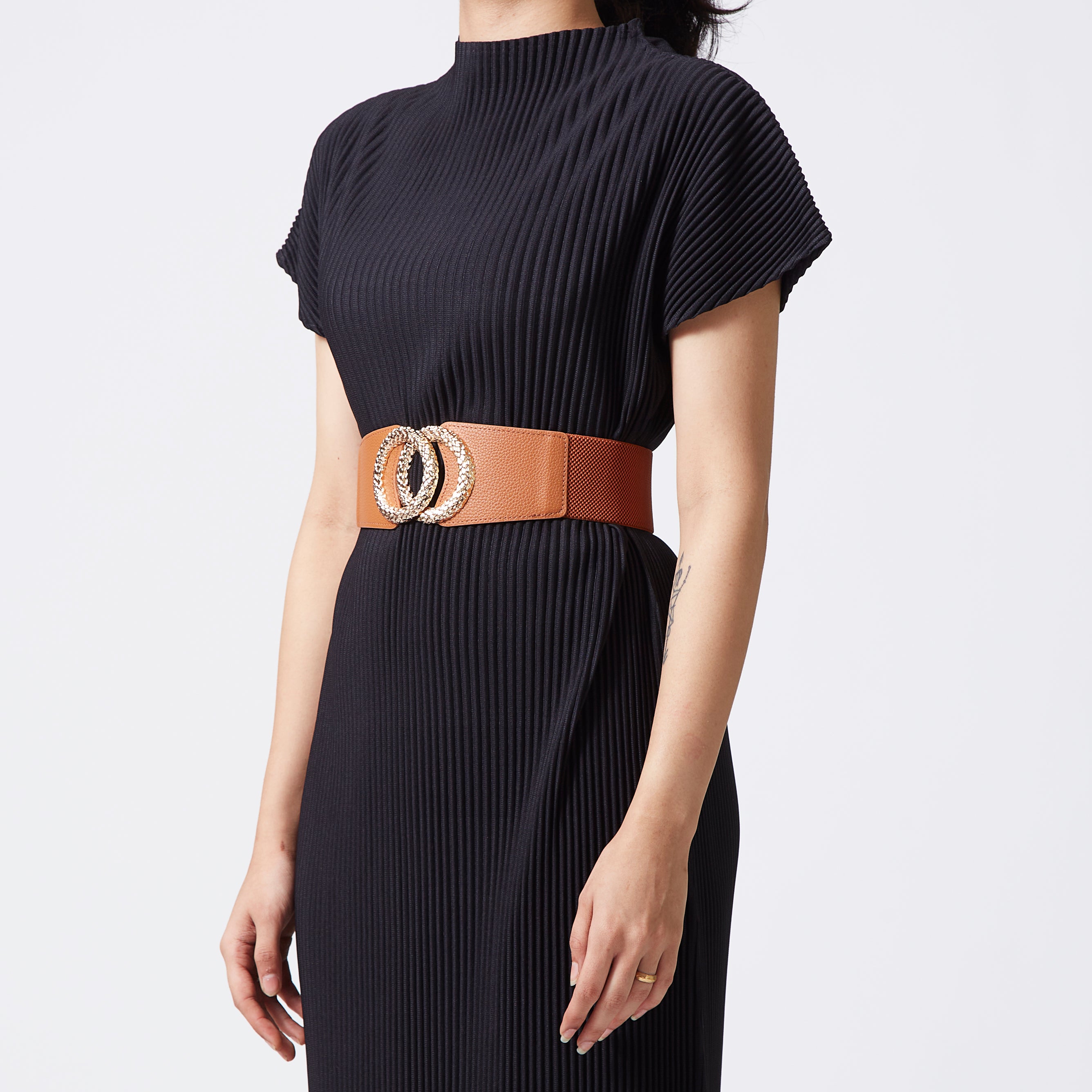 Tan elastic-backed faux leather belt with round gold buckle
 Tan elastic-backed faux leather belt with round gold buckle