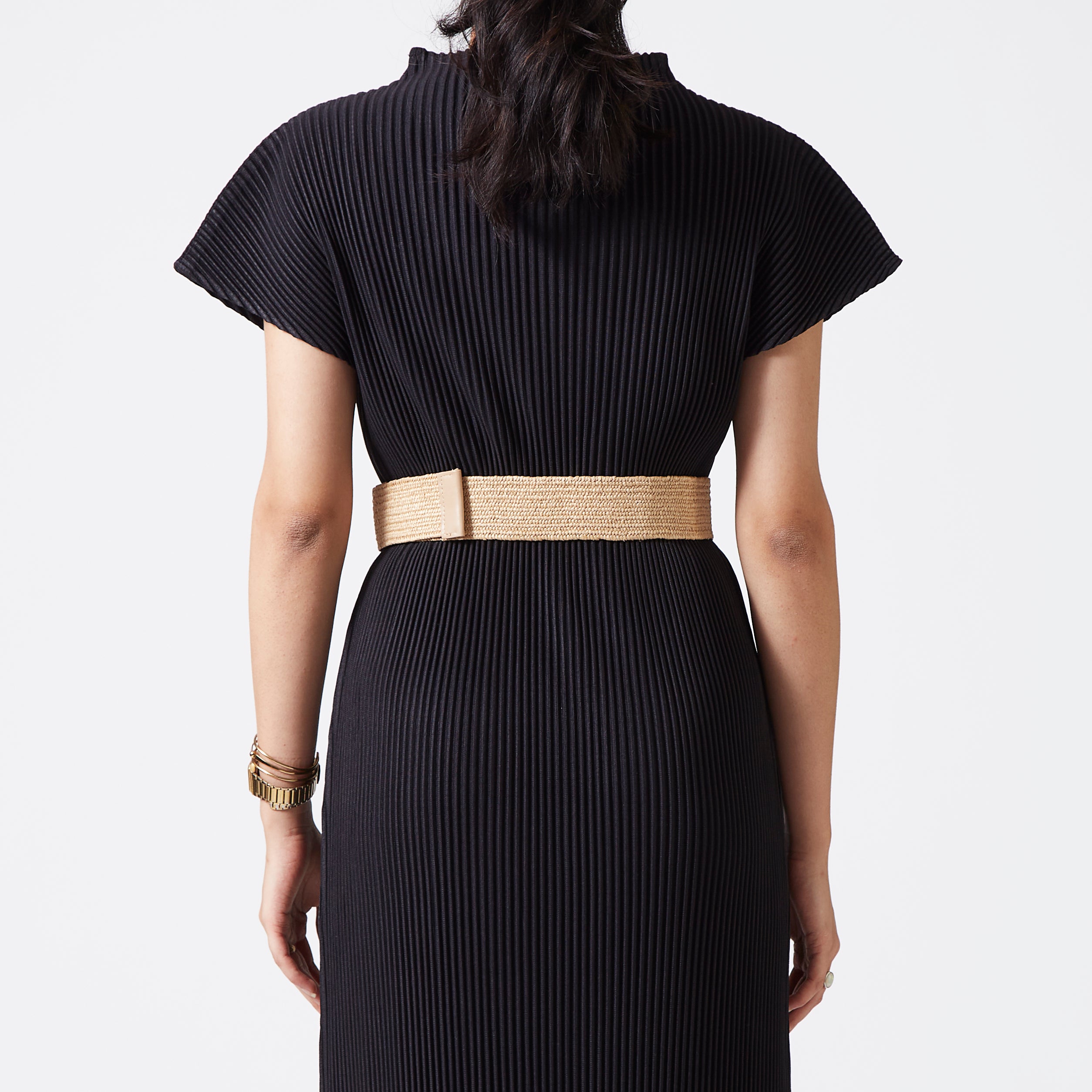 Beige elastic rattan belt with chain trim buckle
 Beige elastic rattan belt with chain trim buckle