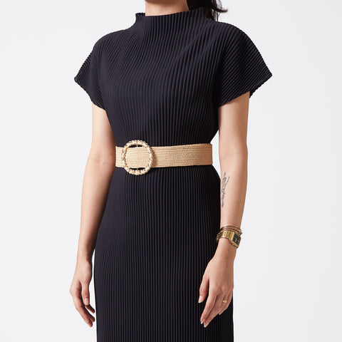 Beige elastic rattan belt with chain trim buckle
 Beige elastic rattan belt with chain trim buckle