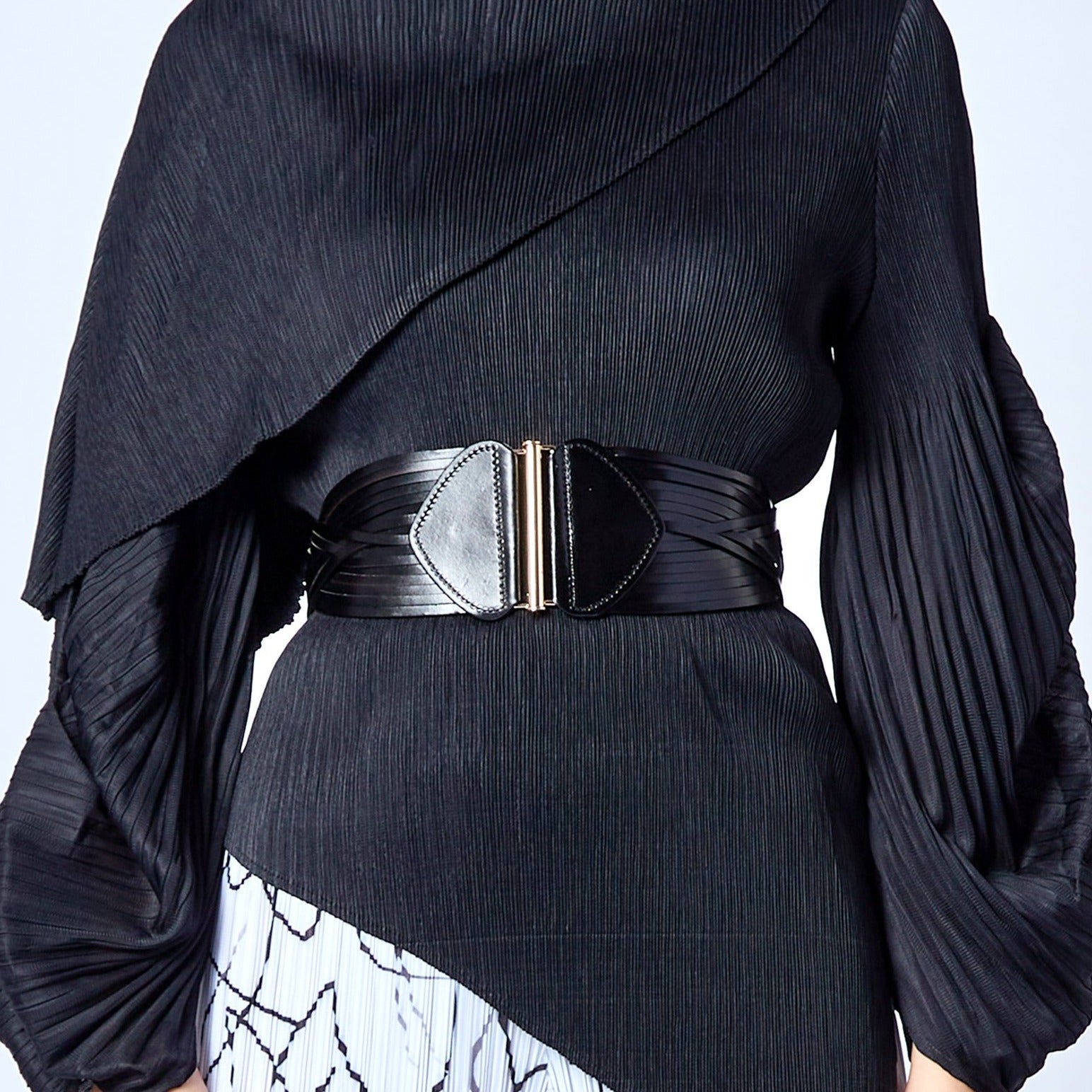 Laser in cut leather belt black size 26 color with 34-toned accents
 Laser in cut leather belt black size 26 color with 34-toned accents