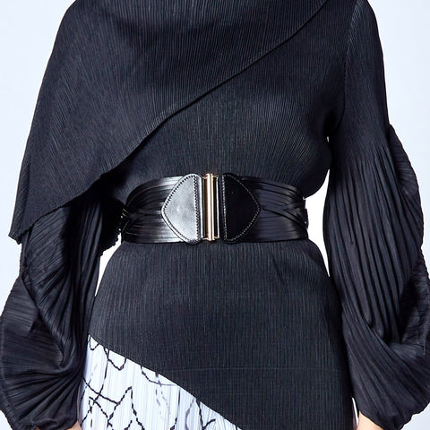 Laser in cut leather belt black size 26 color with 34-toned accents
 Laser in cut leather belt black size 26 color with 34-toned accents