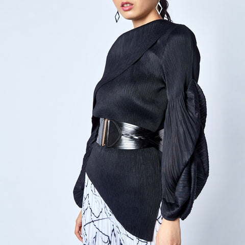 Laser in cut leather belt black size 26 color with 34-toned accents
 Laser in cut leather belt black size 26 color with 34-toned accents