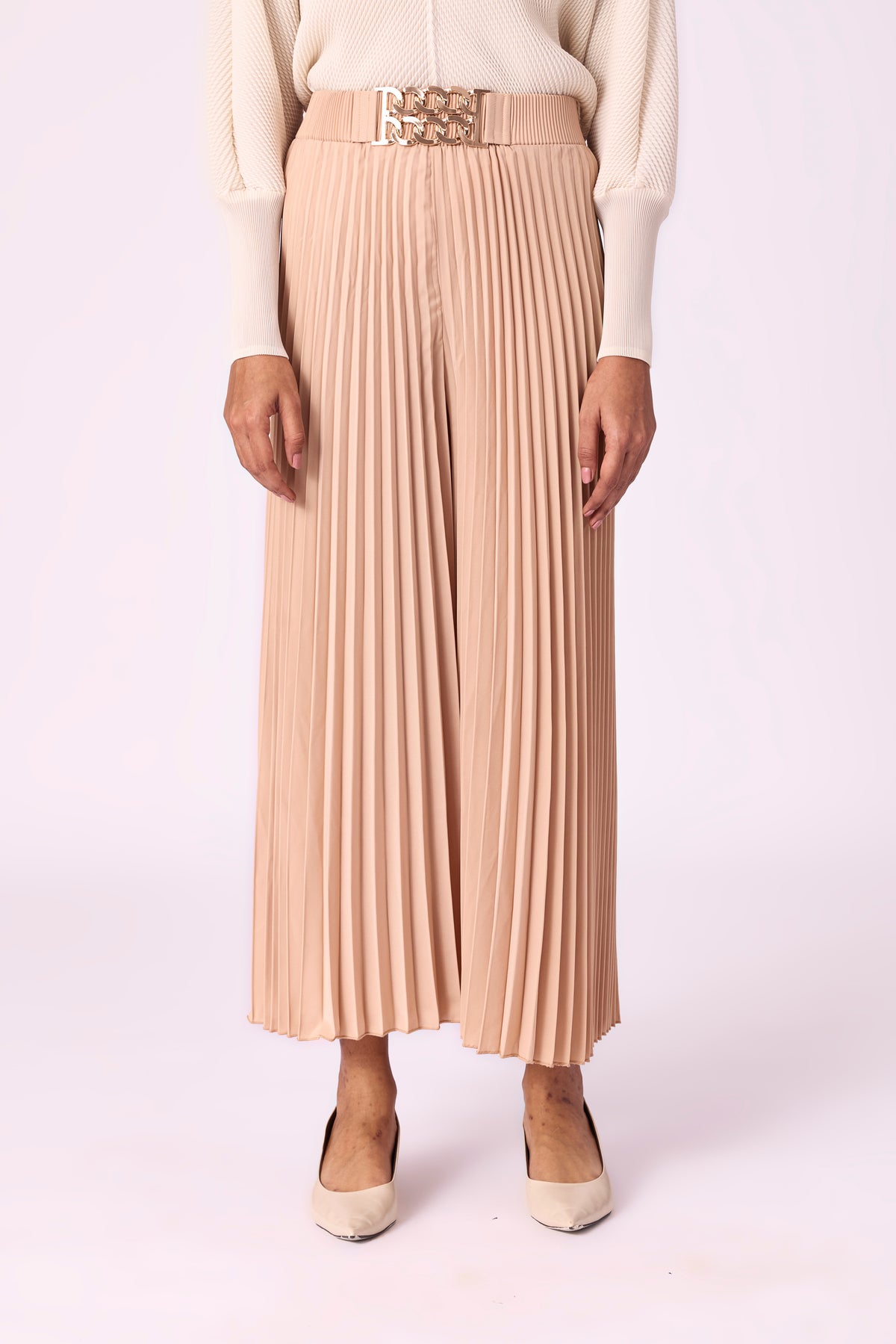 Ariana Pant - Camel