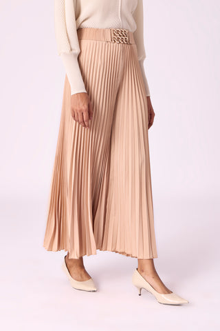 Ariana Pant - Camel