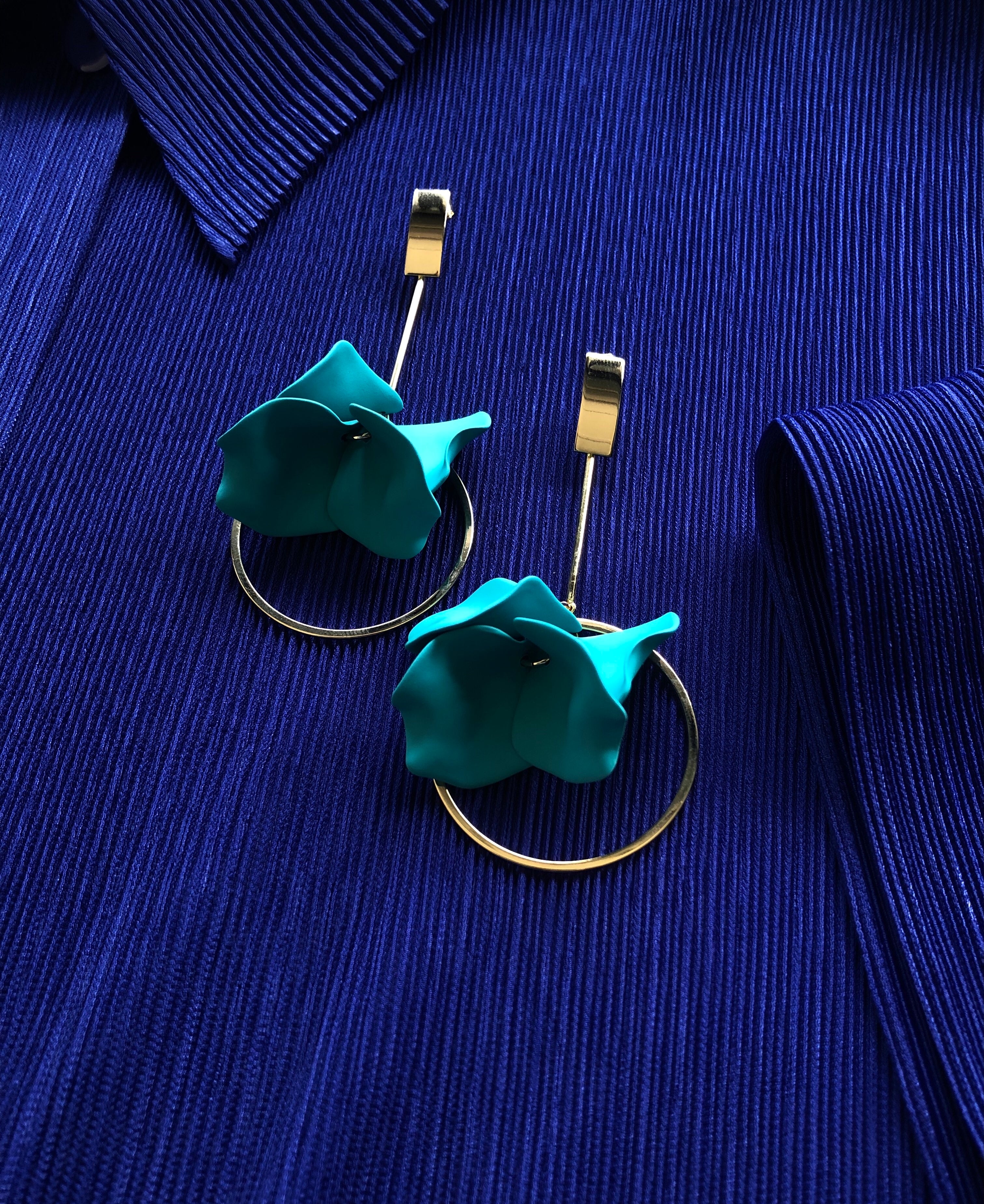 Suspended Pendulum Petal Earrings - Turquoise
